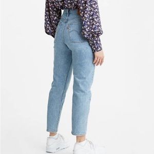 Levis wedgie fir high rise jeans size 28